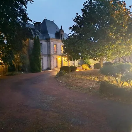 Chateau La Pierre-levee,la Conciergerie 8 Pers-15min Puydufou La Gaubretiere